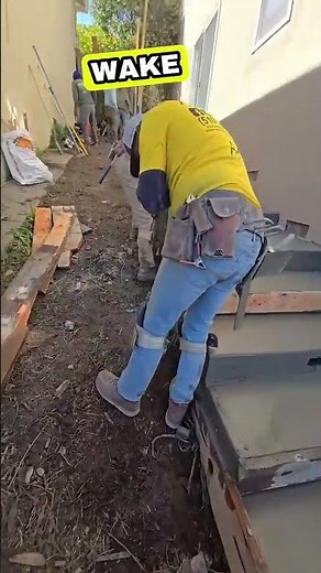 Stripping Concrete Steps With Light | How To Strip Forms For Steps | #concretework #concretelife 🫡