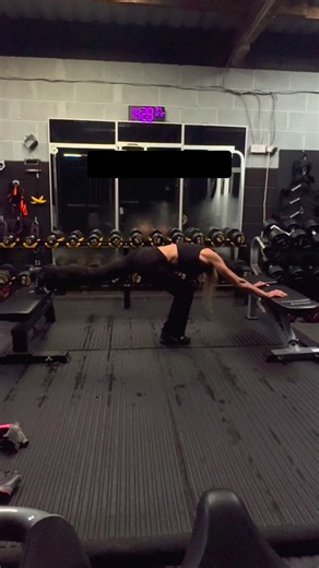 Kim Betts on Instagram: "#plank #challenge #trythis #bodyweighttraining"