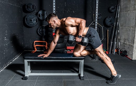 ワンハンドローイングやり方を徹底解説！重量や回数設定も紹介