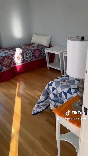 🇺🇸 Your new refuge in Boston! Cozy rooms in a shared home, just minutes from downtown. Comfort and convenience await. Book now on Airbnb! 🛏️ - 🇧🇷 Seu novo refúgio em Boston! Quartos aconchegantes em uma casa compartilhada, a poucos minutos do centro. Conforto e praticidade te esperam. Reserve agora no Airbnb! 🛏️ #brasileirosemboston #quartosemboston #airbnbboston