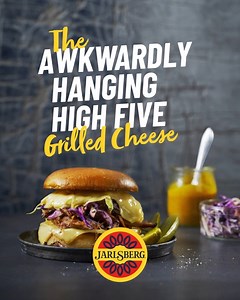 That awkward moment when you forget about social distancing. Skip the high five and have a delicious Jarlsberg® melt instead 🧀 Get the recipe here: https://bit.ly/2TMG2uU ------------------------------------------------------------------------------------------------ Évitez les accolades et dégustez plutôt un délicieux grilled cheese au Jarlsberg® 🧀 Obtenir la recette ici: https://bit.ly/34Qsu82 | Jarlsberg