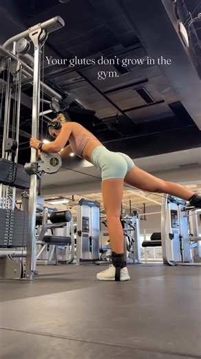 Olena | Fat Loss for Women 35+ on Instagram: "Most people think the workout is the result. It’s not. The workout is just the signal. Your body only changes when you recover from it. Here’s where progress quietly dies: 1. Skipping food after training — or eating only protein Protein repairs muscle, but carbs refill muscle glycogen and lower stress hormones. Without them, recovery slows, strength drops, and over time your body shifts into survival mode instead of growth. Fix: Within 1–2 hours, eat