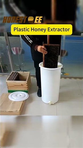 How to Use the Plastic Honey Extractor
