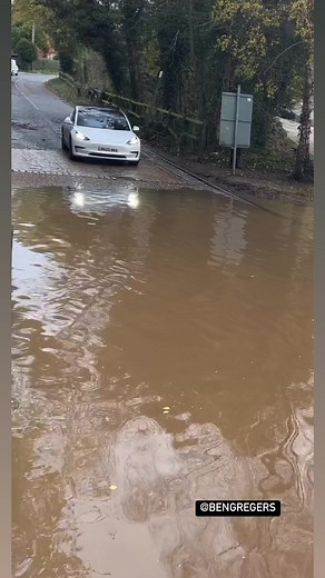 Happy with himself…😅😂 #Fyp #Ruffordford #Teslamodel3 #Tesla #electriccars #electricvehicles #watercrossing #Notts #unbelievable #deepwater #splash #UK #entertainment #satisfying #elonmusk #cars (YT-BENGREGERS) | Bengregers