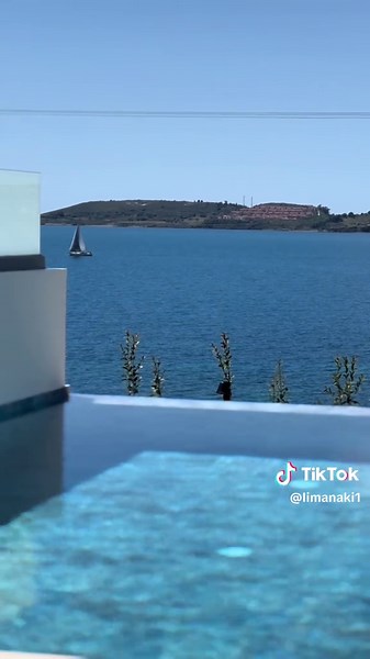 Discover Uninterrupted Peace at This Infinity Pool in Greece