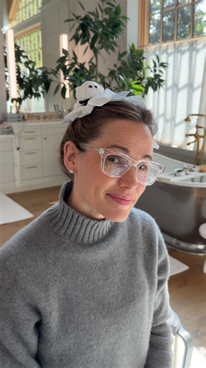 Jennifer Garner on Instagram: "Boo. 👻"