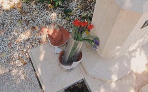 Berlinguer, profanata la tomba per la terza volta. La famiglia: "Gesto politico"