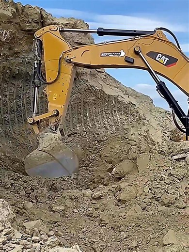 32K views · 714 reactions | ⚙️ Cat 6015B Loading Power Unleashed ...