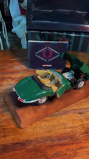 Tonka Polistil 1:16 Scale Jaguar MK II in an elegant dark green finish. Heavy diecast build