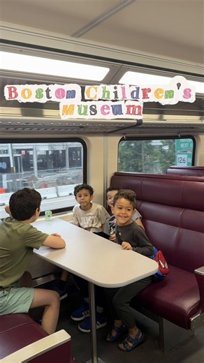 Você sabia que dá para levar as crianças para um dos museus mais legais de Boston gastando bem menos? Hoje eu trouxe meus filhos para conhecer o Boston Children’s Museum e eles simplesmente amaram! Tem áreas para brincar, explorar, aprender e gastar muita energia. É um passeio que realmente vale a pena para quem tem crianças. E agora vem a dica que muita gente ainda não conhece: se você tem o cartão WIC, o museu participa do programa de descontos e você paga apenas US$ 3 por pessoa, para até qua