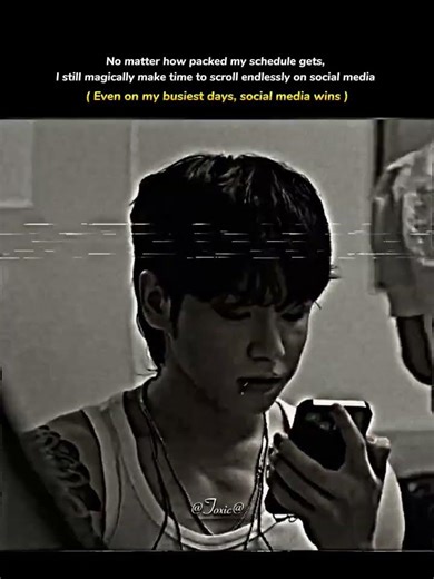 Never too busy for social media 😏#Toxic_kim_Era#youtube#fypviral#Trending#Relatable#shorts