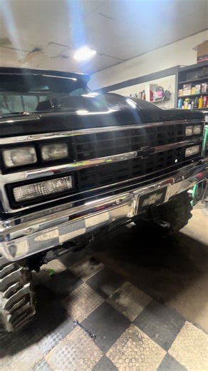 Throttled Outdoors (@throttledoutdoors)’s video of Square Body Chevy