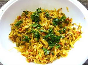 Patta Gobi Matar (Cabbage Green Pea Curry) Recipe