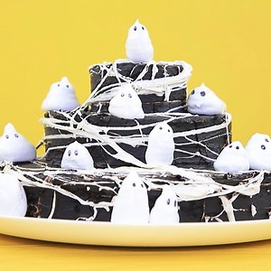 Huge Halloween Party! When Your Birthday Is on Halloween | Troom Troom