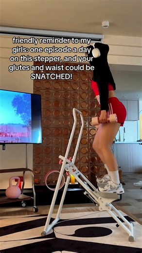 Best cardio and toning workout ✨bonus-it folds up so you can move and store anywhere 🎁🎄#stairstepper #stairstepper #homegym #glutes #lowerbodyworkout