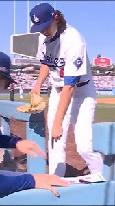 SNAKE IN THE DUGOUT! 🐍 (🎥: FOX Sports) | TSN