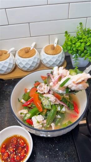 Cách Nấu Canh Chua Mực Đặc Sản Quảng Ninh Khám phá cách nấu canh chua mực độc đáo từ Quảng Ninh. Học ngay công thức và những mẹo hữu ích! #mesausoc #canhchuamuc #xh | Nhà máy sản xuất Giấm bỗng 9chum