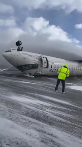 ⚠️ Crash de #Delta Airlines en provenance de Minneapolis (USA) sur la piste d’atterrissage de l’aéroport Pearson de Toronto. #Crash | ChoCanada | Facebook