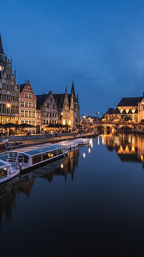 The magic of an evening in Ghent 🏰🌆💫 Ghent has a lot to offer in the dark. Top of the list is, without a doubt, the Ghent Light Plan walk: a meticulously mapped out route in two loops along illuminated buildings and monuments. It’s the perfect autumn or winter activity, because you can start your walk a little earlier in these seasons. #visitgent #ghent #gent #belgium Things to do in Ghent Belgium | Visit Gent