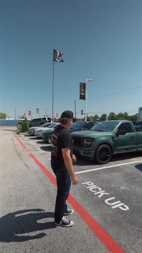 7.7K views · 69 reactions | Ford F350 Lifted Truck Fox Suspension Llévate a Casa está Hermosa Dually Single Cab Con mi Compa @fast__monkey__ Así de afacil✅ #ford #dually #liftedtrucks #f350superduty #f350powerstroke #fastmonkeywheels #giveaway | Friendly Ford of Crosby | Facebook