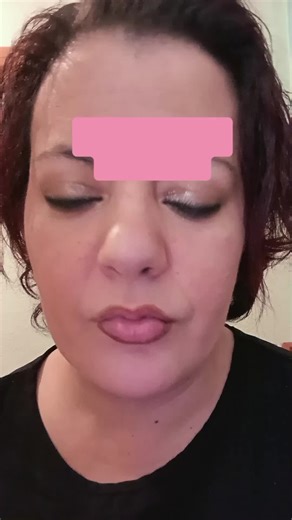 Definición Precisa: Pincel fino para un delineado exacto y profesional Duración Prolongada: Fórmula que mantiene el color vibrante y natural todo el día Variedad de Colores: Amplia selección para combinar con cualquier tono de labios -Uso Versátil: Ideal para estilos diarios o especiales, adaptándose a cualquier ocasión - Aplicación Suave: Consistencia cremosa que facilita un acabado uniforme y sin tirones #perfilado #labios #peeloff #viral #cosasquenecesitas