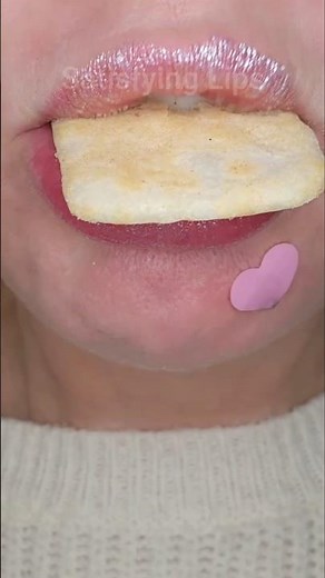 ASMR Satisfying Eating a Crunchy Cracker #asmr #crunchy #satisfyingsounds