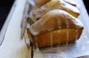 Mini lemon cakes