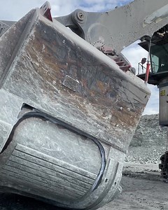 Ever wondered what it’s like to operate a mining shovel? Let us introduce Shovel 15 at our Hail Creek coal mine in Queensland. It’s a P&H 4100XPC AC (to be exact!) and has two levers and three functions. ℹ️ The functions are swing, hoist and crowd. Crowd brings the dipper in and out, while the hoist controls the ropes. And did we mention it’s electric? | Glencore