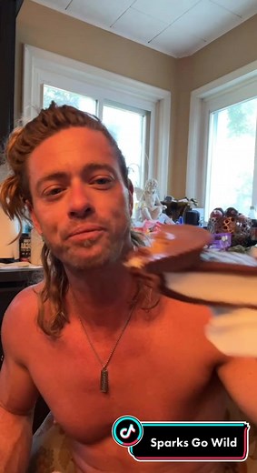 Do your cardio, lift heavy, and drink plenty of water. #resees #icecream #icecreamsandwich #abs #longhair