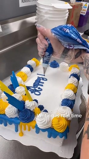 26K views · 244 reactions | Clever color combinations create an eye-catching cake! | Cake Art Ideas | Facebook