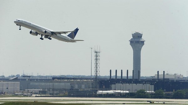 With hundreds of flights canceled, United Airlines says these routes will remain on schedule