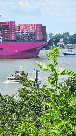 🤩 Moin! Das Großcontainerschiff ONE INNOVATION mit 400,00 m x 61,40 m l/b hat heute Hamburg verlassen. ⚓ ⚓ Das in den vergangenen Tagen, wohl meist fotografiertestes Containership hat eine Kapazität von 24.136 TEU und ist damit eines der größten Containerschiffe der Welt. 🤩 Markiere deine Hamburg Fotos 📸 TAG > #hamburgfotografiert #shipspotting_hamburg #hamburg_de #oneinnovation #containership #hamburgskyline #maritime #shipsspotting #containerschiff #explorehamburg #hamburch #visithamburg #m