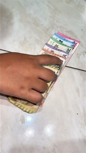 Did you just find out the function of the lines on money?#lempardadu