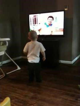 Robbie dances to Fresh Beat Band