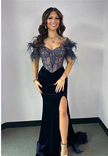 She wore blue velvet… and we’re obsessed 💙 DM for dress details 📲 SHOP OEE FOR PROM 2026👑 Follow us on TikTok 😘 #Prom2026 #OEEProm #PromInspo #lanadelrey #bluevelvet @Portia & Scarlett @oliviapearlf