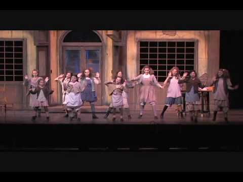 You're Never Fully Dressed Without A Smile (Reprise) - Annie The Musical