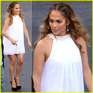 Jennifer Lopez Performs ‘Dance Again’ with Casper Smart!