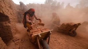 Labour Card: श्रमिक ऐसे बनवाएं अपना लेबर कार्ड, मिलता है कई सरकारी योजनाओं का लाभ