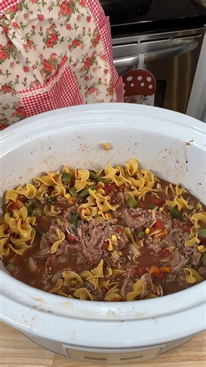 Crockpot Soup everyone will love I make the easiest beefy vegetable soup in the slow cooker | Kiera's Southern Cooking