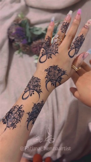 Help me choose 🤍✨ Screenshot your favourite design and post it in the comments 👇 Like & share so more people can see it, thank you for the endless support 🫶 Full step-by-step henna tutorials are available on my YouTube channel! #fatima_hennaartist #hennaart #somalihenna #khidab #cilaan