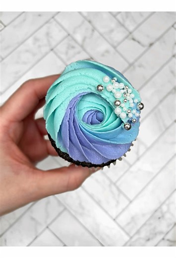 Multi-Colored Buttercream Swirls Tutorial