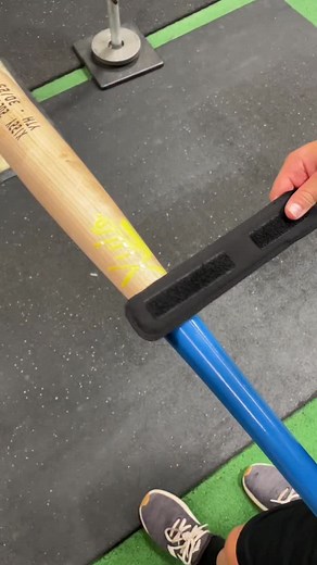 1K views | The Xylo Weighted Baseball & Softball Bat Trainer is the perfect tool to help your ball player transition to the next bat size! Snap it on their current bat to not only use as a weighted trainer, but help them get used to that next bat size weight. Click the link to order! #baseball #softball #baseballtraining #baseballcoach #baseballplayer | Xylo Sports | Facebook
