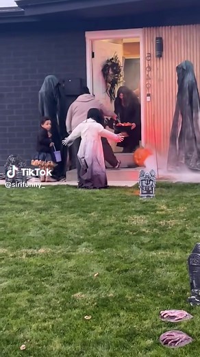 Hilarious Halloween 2024 Trick Or Treaters Scare Compilation