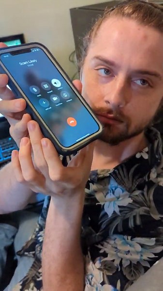 Talking Parrot VS Scammers