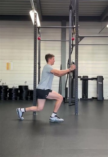 Plate squat to split squat drop and catch