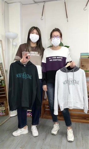 🎬 錄影 video 記得開聲 📣📣 休閒款～ 逢星期日約定大家 BONNIE 新款介紹 🍁🍁 每款減$30 🔴 網站紅色價格已減=實價 🔴 品質保證 薄利多銷 一次過post一次過睇哂方便選購 🫰🏻🫰🏻 網站內有更多相片近鏡參考 👀👀 網站24小時自助式下單 🛒🛒 🔸 https://www.fifty-fifty5050.com/products/-bonnie-b25875-three-tone-sweater 🔸 https://www.fifty-fifty5050.com/products/-bonnie-b25812-scene-twist-hat-top 🔸 https://www.fifty-fifty5050.com/products/-bonnie-b25834-scene-social-hat-top 🔸 其他配搭款式留言回應內有連結網址 🍁 秋 冬 加 碼 優 惠 🍁 ⋯⋯⋯全 店 貨 品⋯⋯⋯ 🛒 消費滿$200 即減$20 🛒 消費滿$400 即減$40 🛒 消費滿$600 即減$60 ＊如此類推．加單優惠一