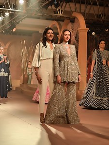 ICW: Aditi Rao Hydari adds her charm to runway at Jayanti Reddy's show