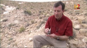 656K views · 6.8K reactions | #LaHistoriaDeLaTierra Estas gigantescas rocas del tamaño de montañas provenientes del espacio han traido muerte y destrucción durante milenios, pero también nos han dejado grandes riquezas y también quizás, el regalo mismo de la vida. | HISTORY | Facebook