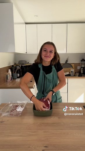 Recette facile de rosbeef au four avec des oignons et de l'ail