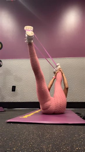 Lovey_E on Instagram: "If you’re looking for a sign to take a rest day... this was it. Literally. 😮‍💨😮‍💨💪🏾. Time for new resistnace bands‼️‼️ #gymbae #fyp #workout #resistance #gemini"